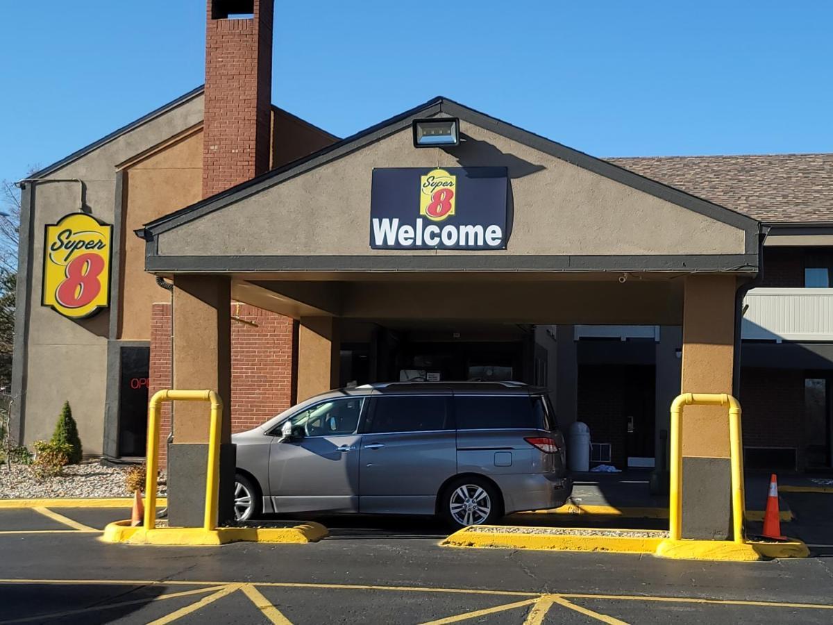Super 8 By Wyndham Kansas City Airport North Luaran gambar