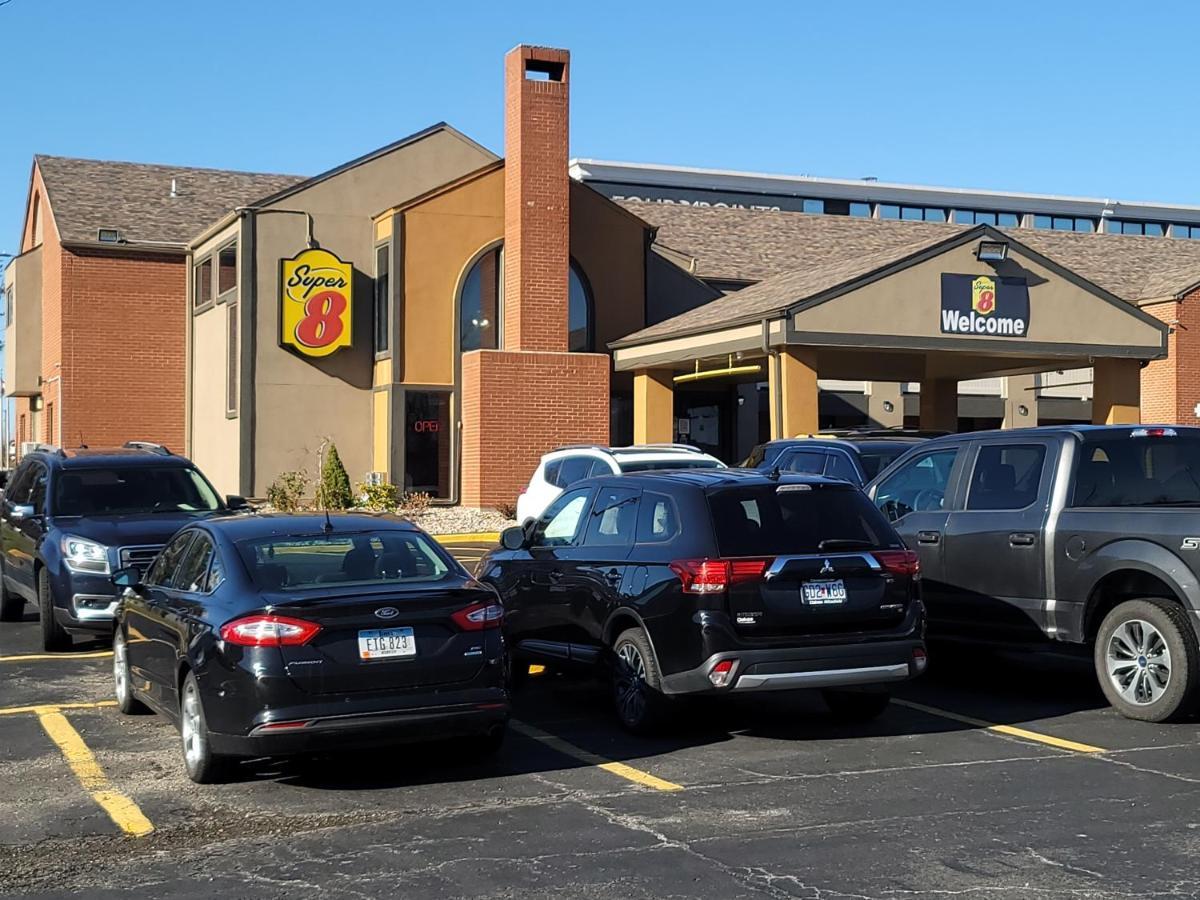 Super 8 By Wyndham Kansas City Airport North Luaran gambar
