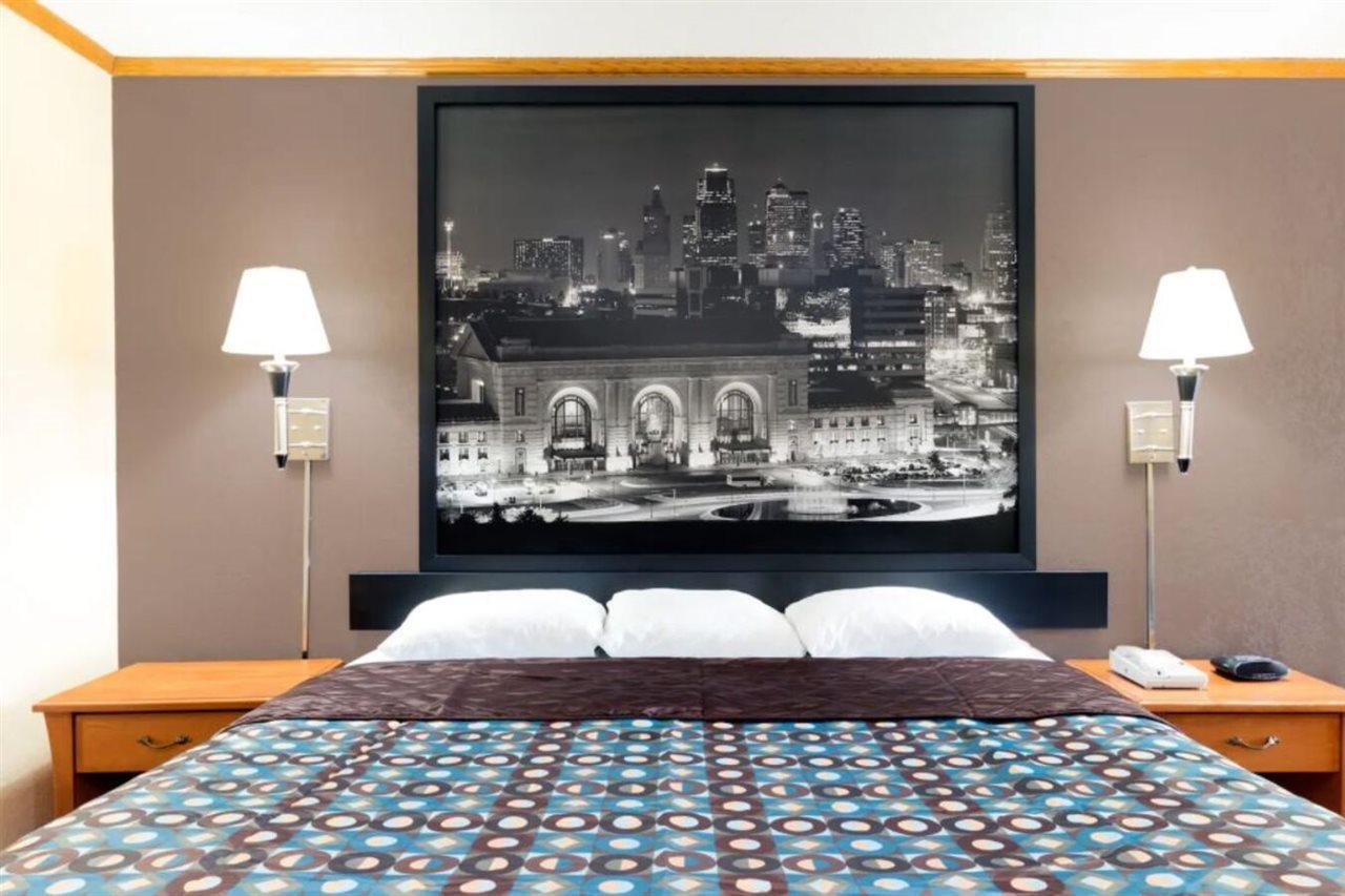 Super 8 By Wyndham Kansas City Airport North Luaran gambar
