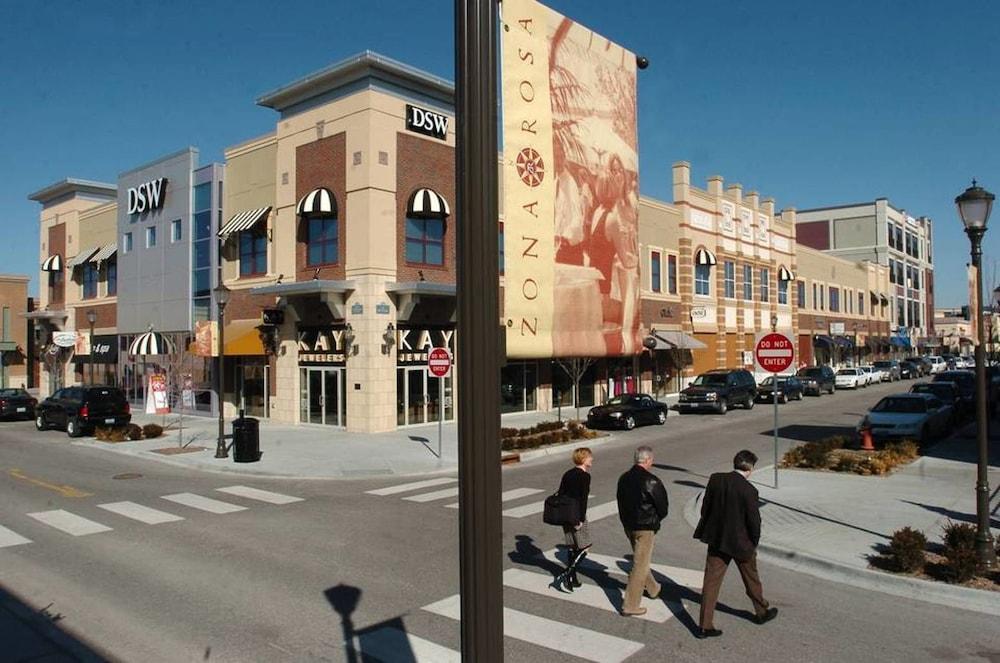 Super 8 By Wyndham Kansas City Airport North Luaran gambar