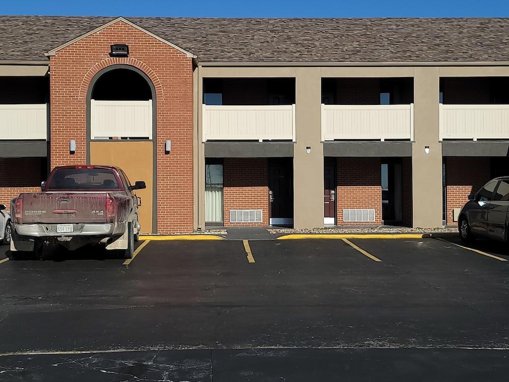 Super 8 By Wyndham Kansas City Airport North Luaran gambar