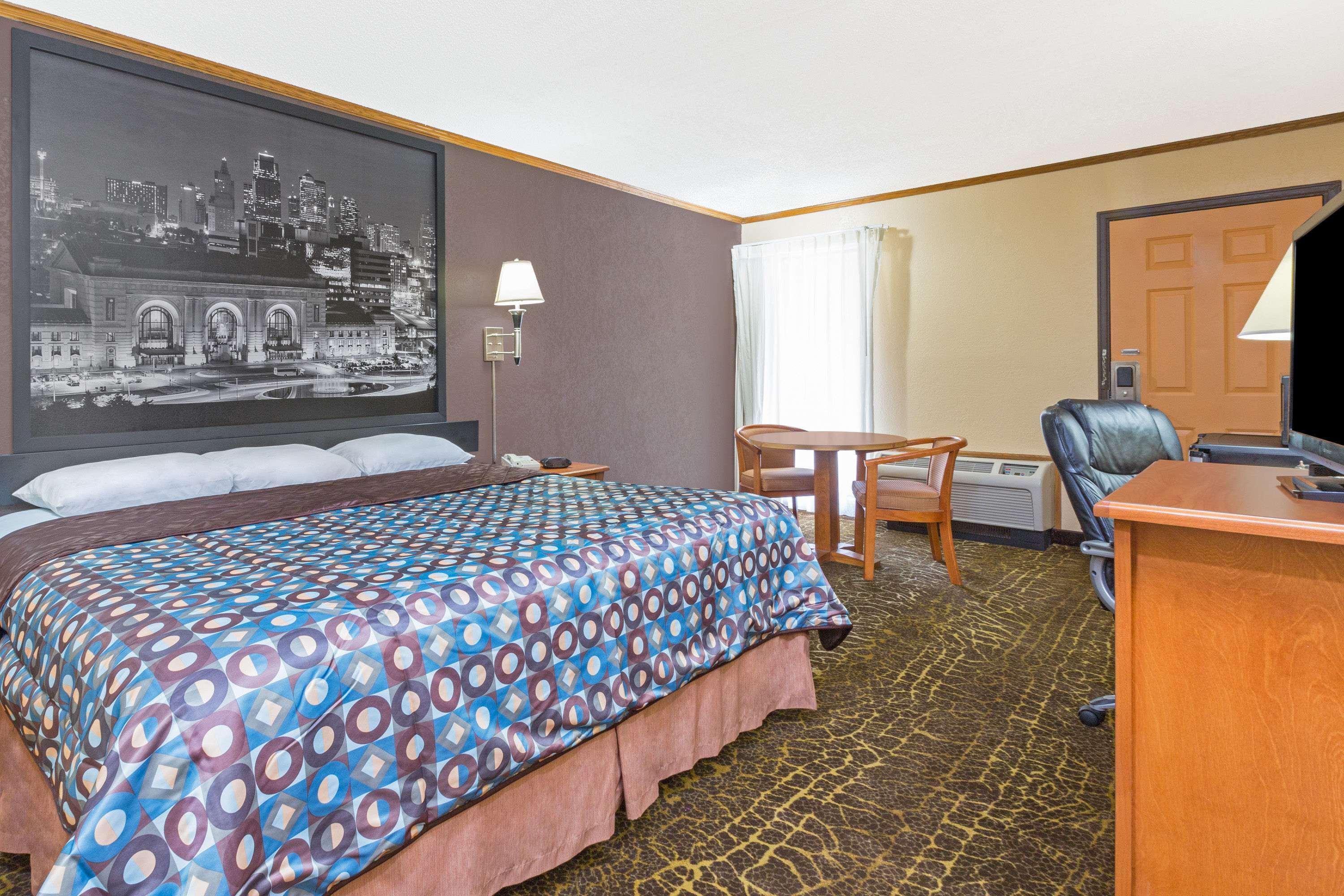 Super 8 By Wyndham Kansas City Airport North Luaran gambar
