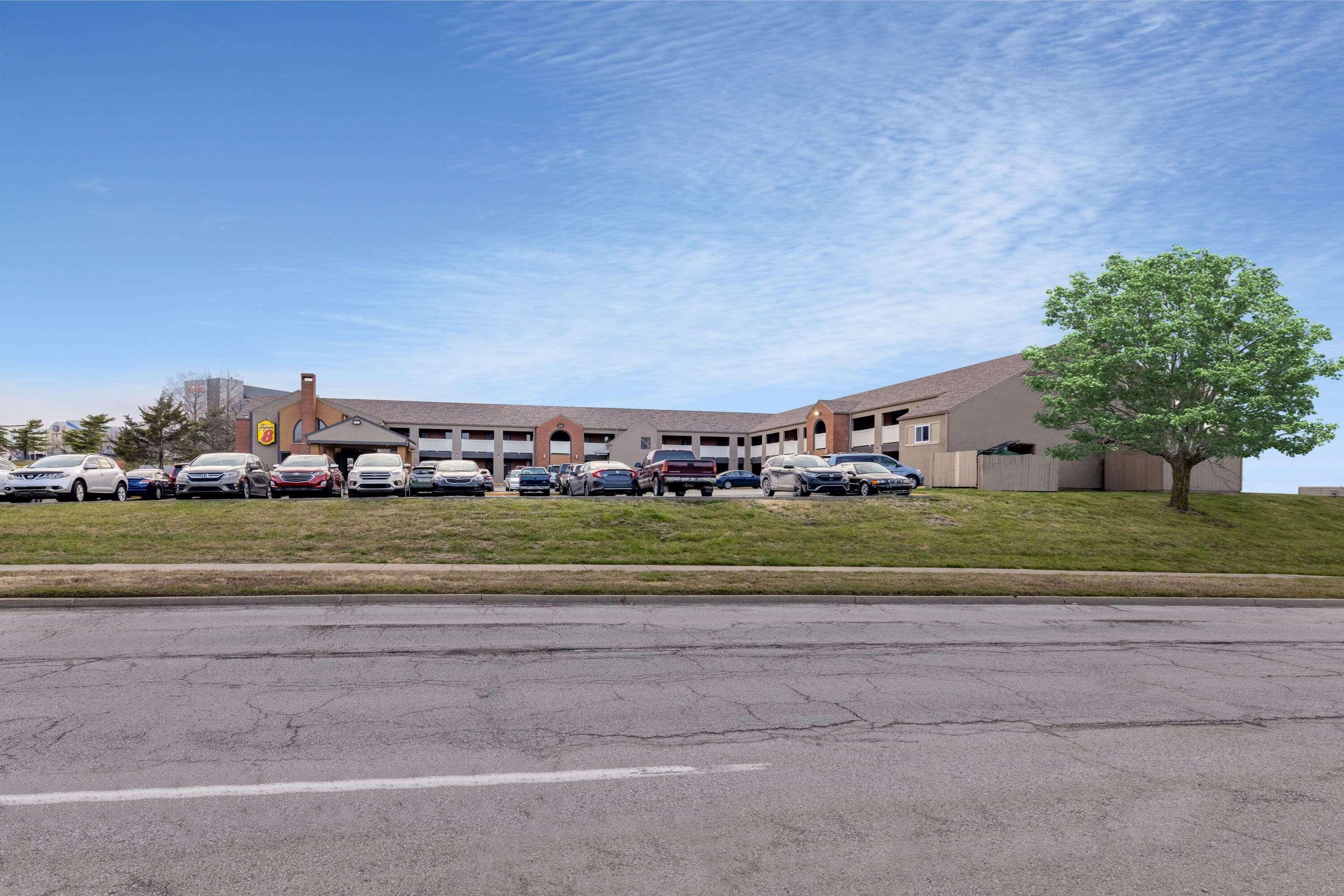 Super 8 By Wyndham Kansas City Airport North Luaran gambar