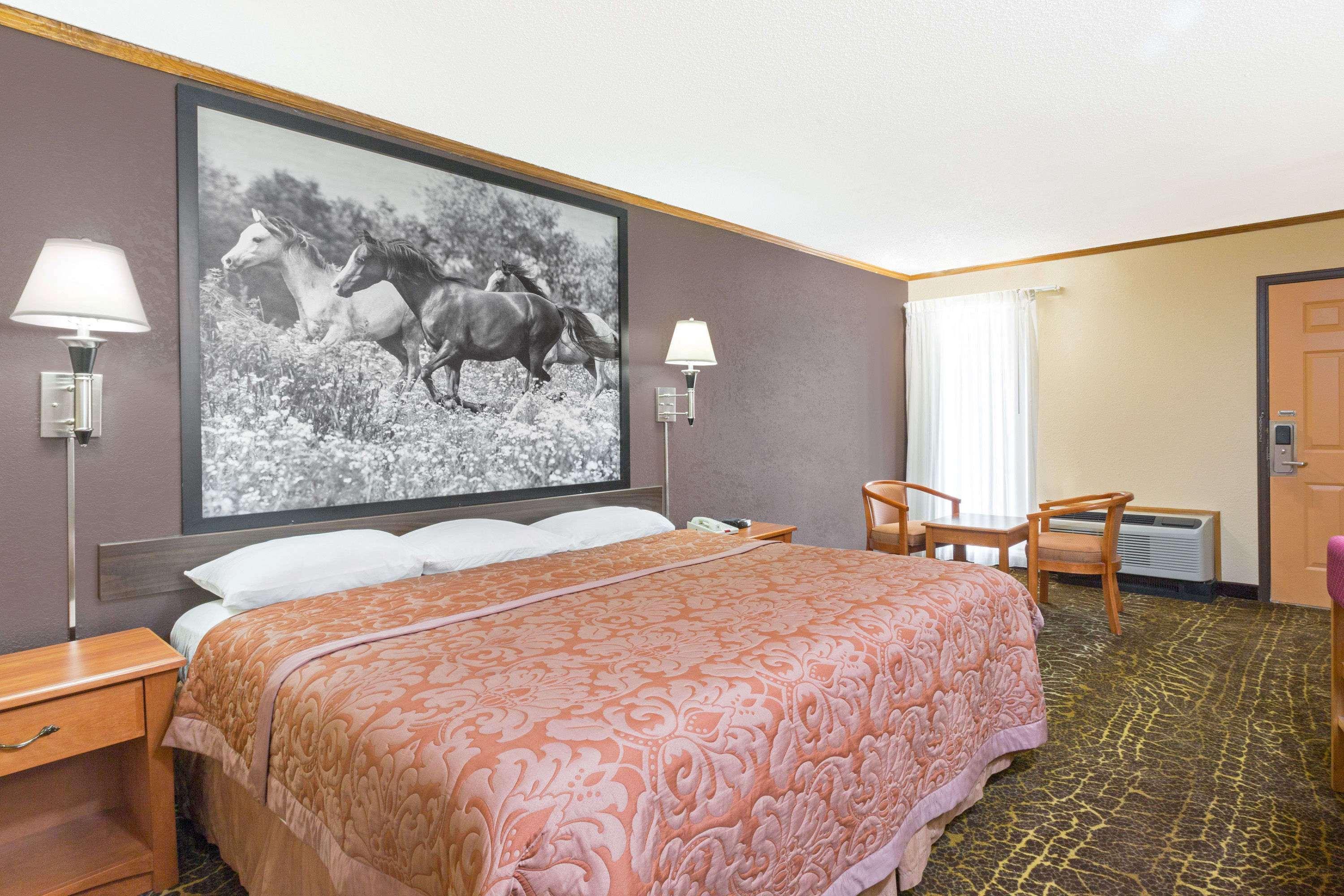 Super 8 By Wyndham Kansas City Airport North Luaran gambar