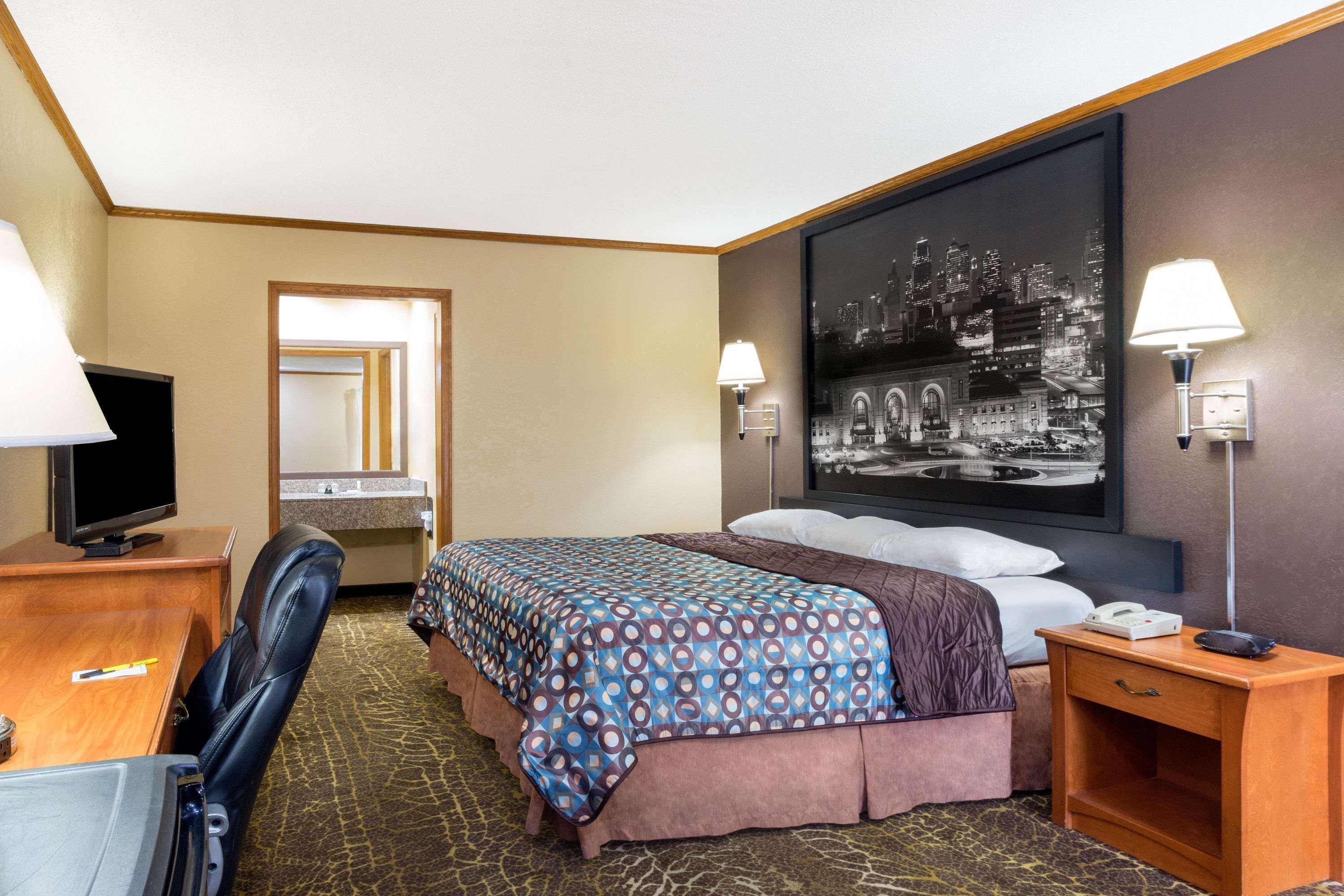 Super 8 By Wyndham Kansas City Airport North Luaran gambar