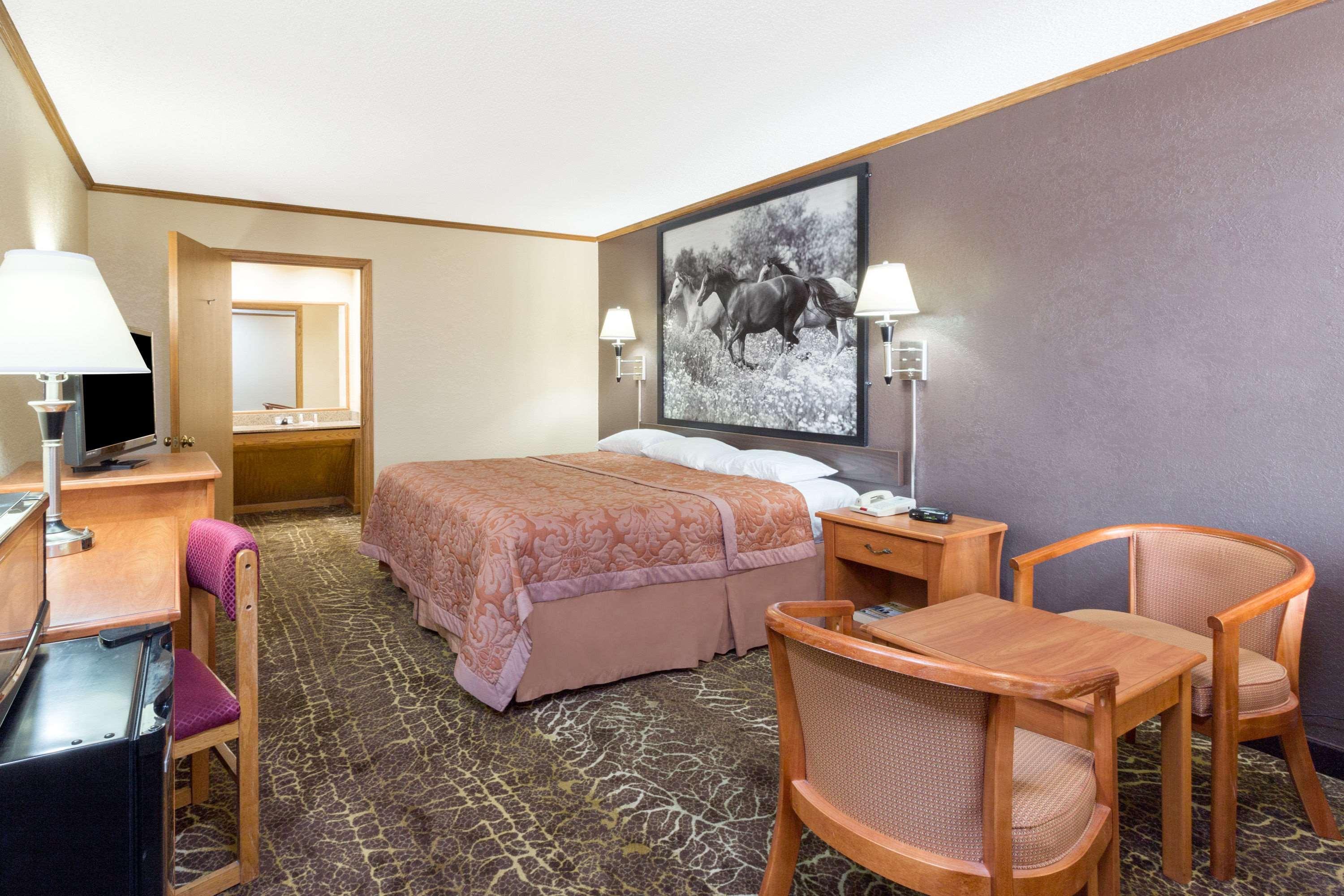 Super 8 By Wyndham Kansas City Airport North Luaran gambar