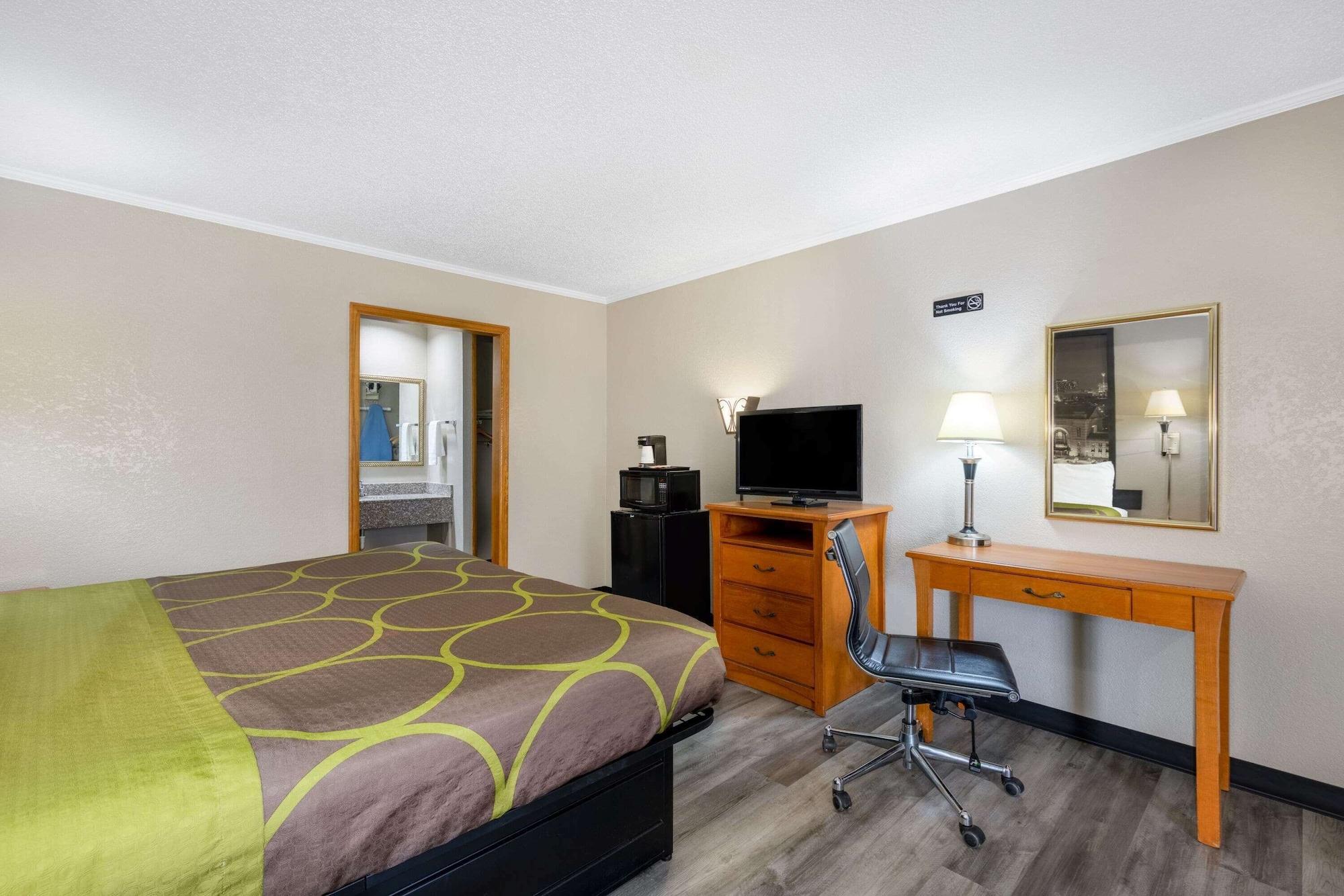 Super 8 By Wyndham Kansas City Airport North Luaran gambar