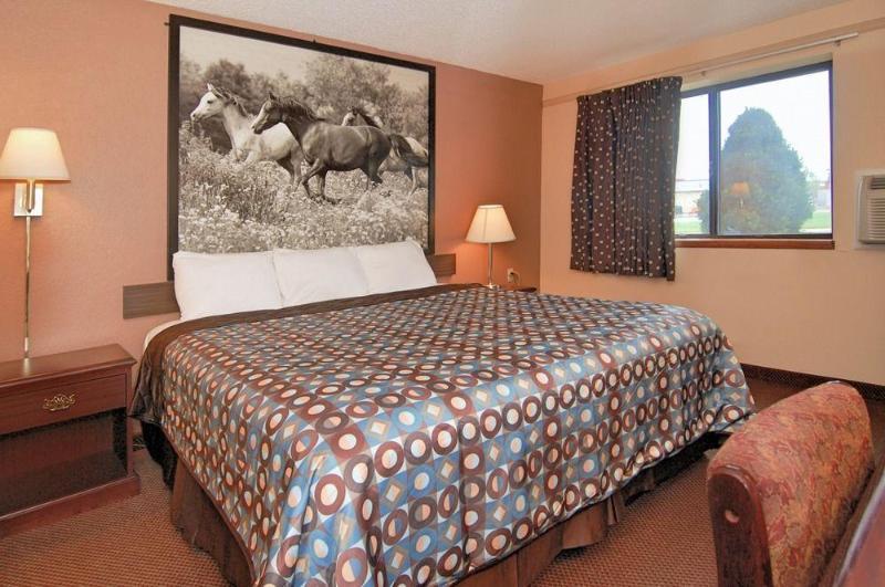 Super 8 By Wyndham Kansas City Airport North Luaran gambar