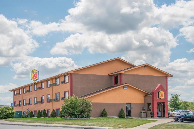 Super 8 By Wyndham Kansas City Airport North Luaran gambar