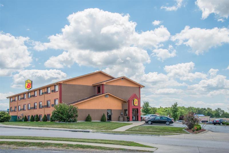 Super 8 By Wyndham Kansas City Airport North Luaran gambar