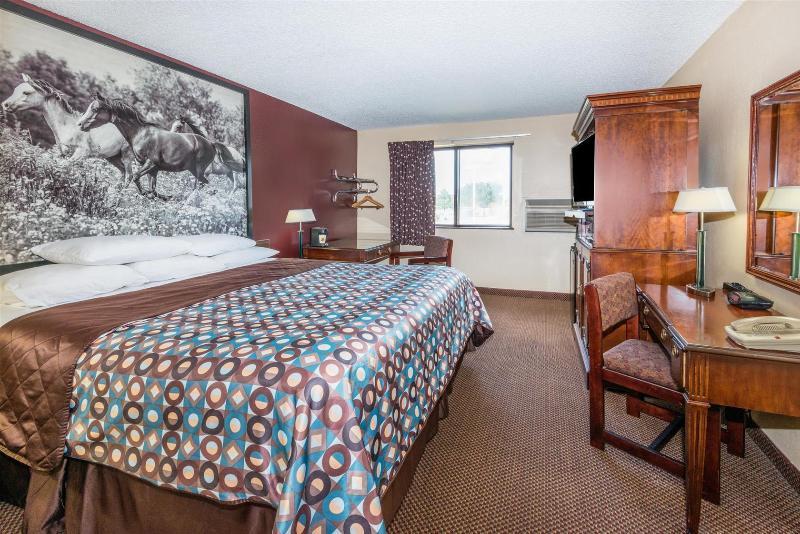 Super 8 By Wyndham Kansas City Airport North Luaran gambar